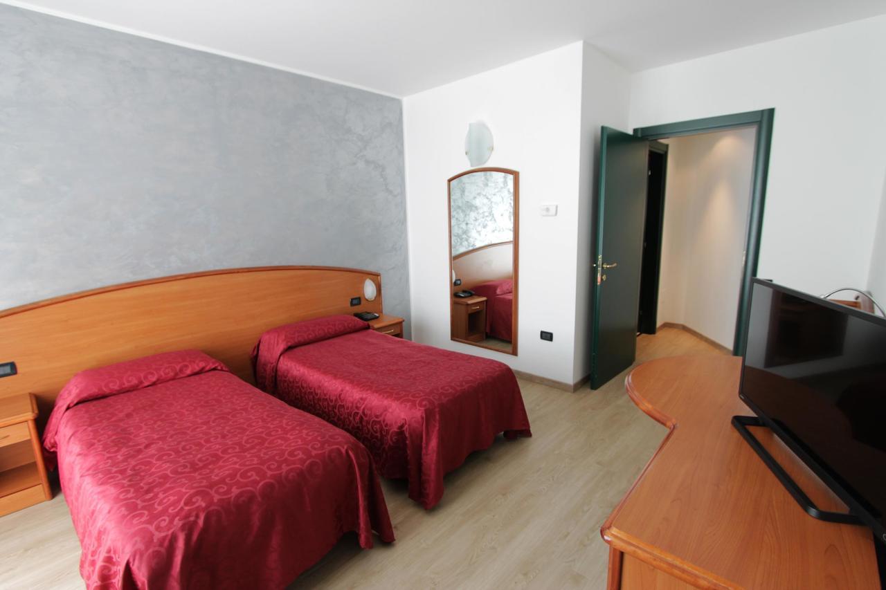 Hotel Europa Biella Exterior foto
