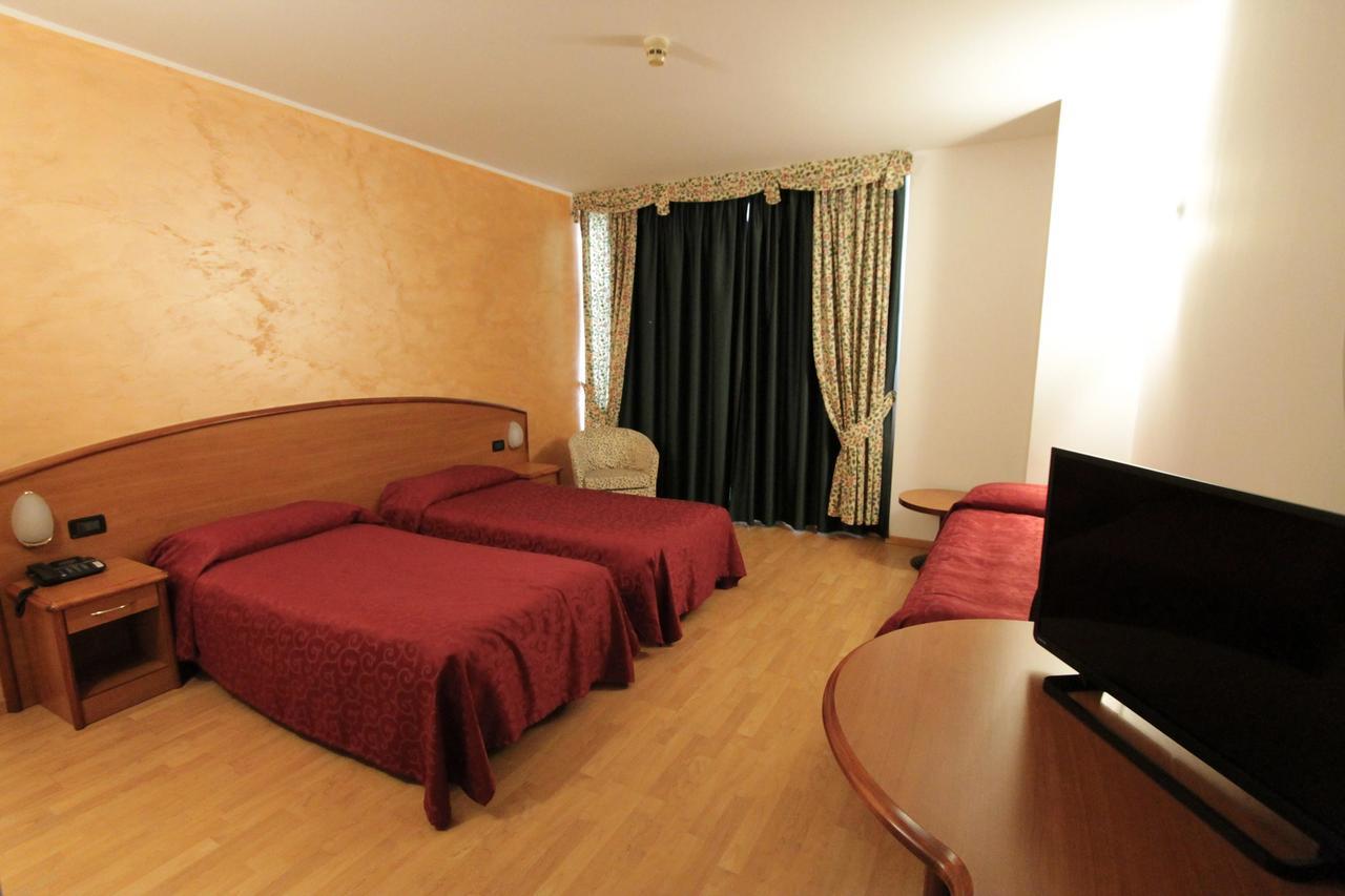 Hotel Europa Biella Exterior foto