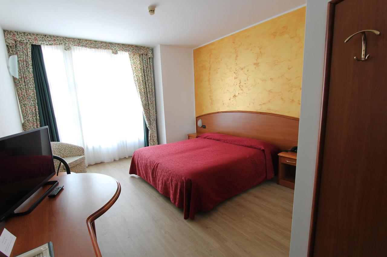 Hotel Europa Biella Exterior foto